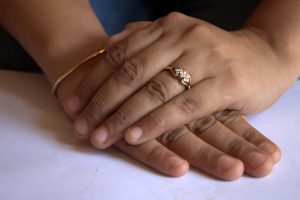 Hvilken hånd for giftering?